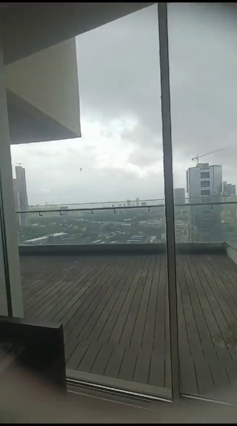 5bhk luxury flat in lower parel location
Lower Parel est
Spacious flat with balcony taress,
